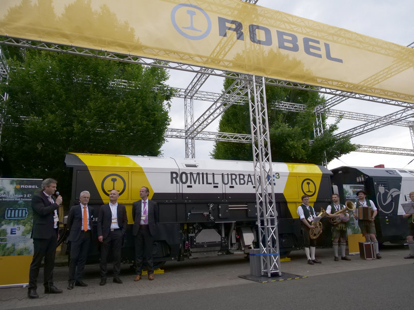 Handover of the Robel Hybrid Milling Machine to Plasser American